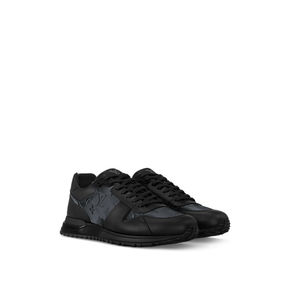 10 1/2
Louis Vuitton's  Runway Sneaker most emblematic styles. - Picture 4 of 7